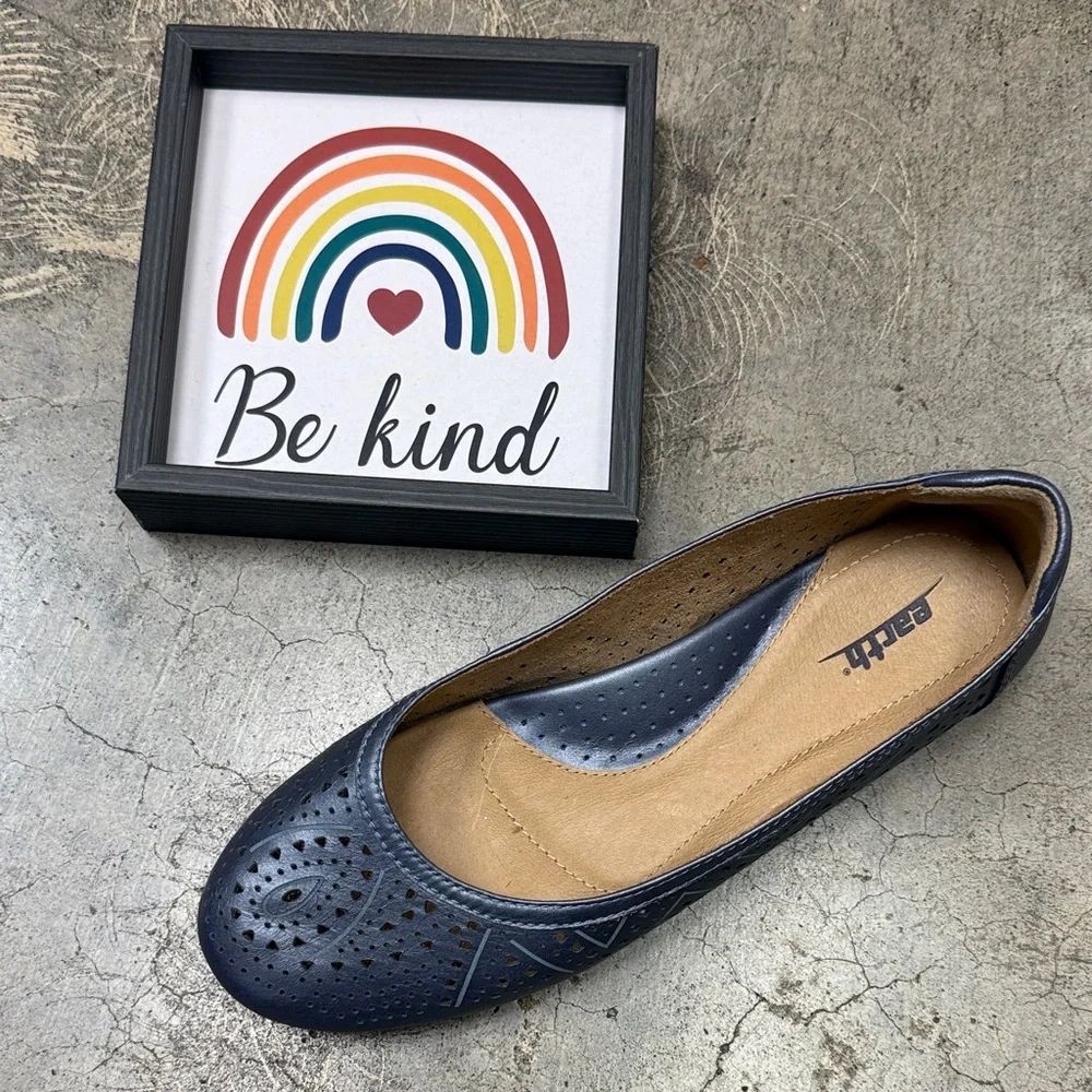 * Earth Navy Perforated Flats